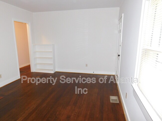 Photo - 219 Parkview Dr SE