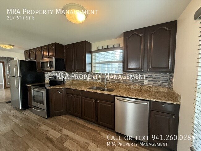 Photo - 217 6th St E