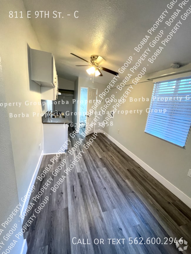 Building Photo - 811 E 9th St Unit C Rental