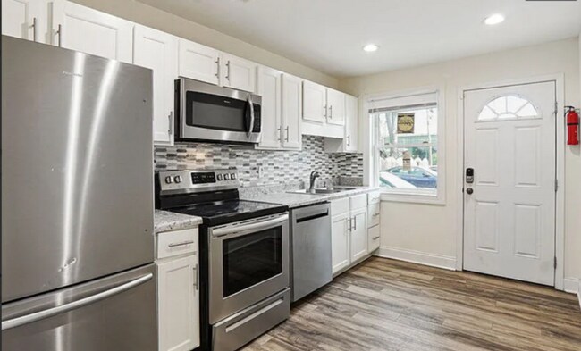 Photo - 219 12th St W