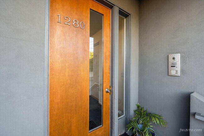 Photo - 1280 Hampshire St