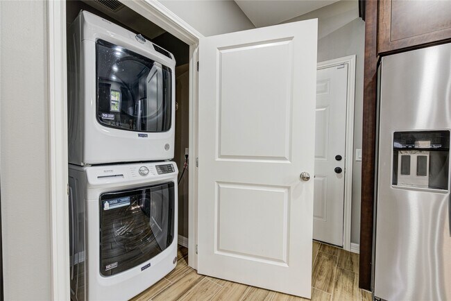 Photo - 3433 Lydia St