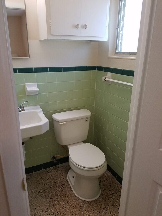 Maplenut Way, 1127 S