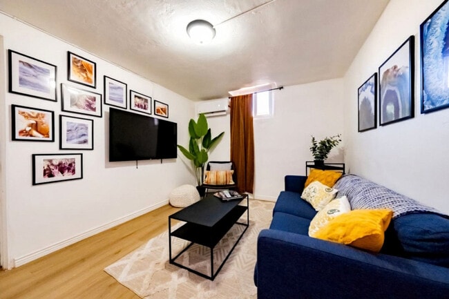 Building Photo - 170 E 100 N