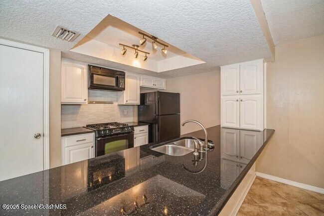 Photo - 2418 Delys St
