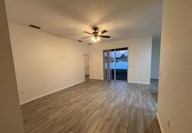 Photo - 140 Highland Meadows St