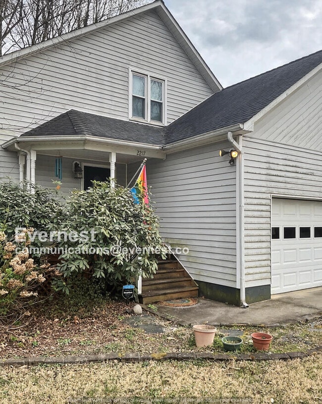 Photo - 2217 Briar Glen Rd