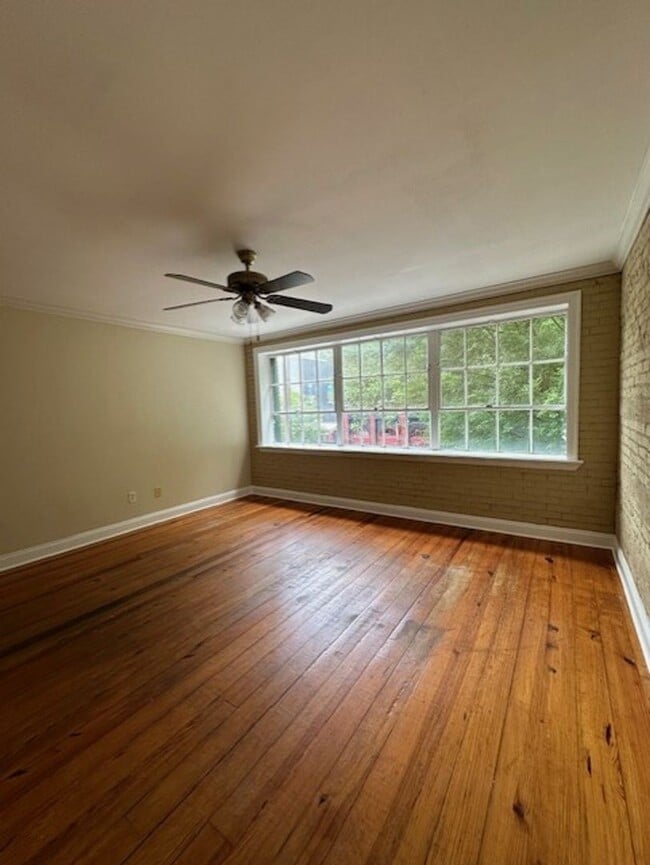 Building Photo - 1BR 1BA 3rd Street Downtown Rental