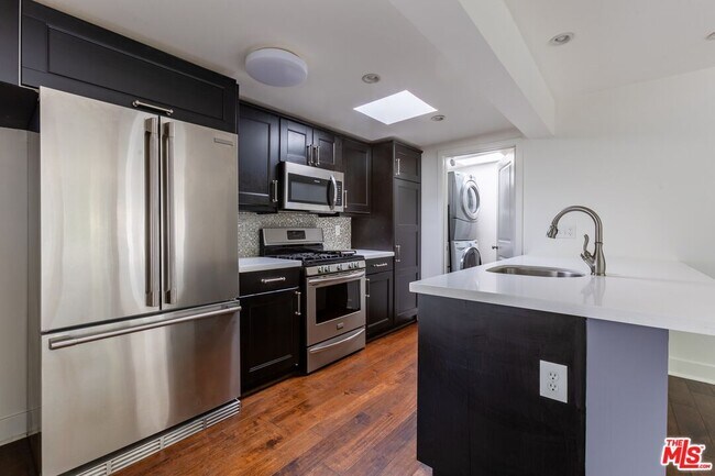 Photo - 2147 N Beverly Glen Blvd Casa