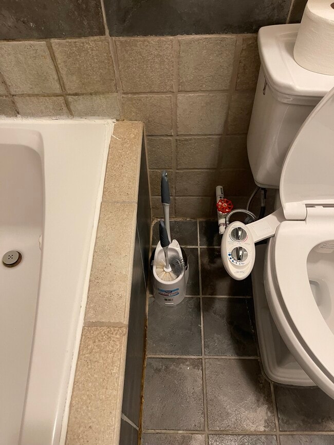 Accesorio para bidé - 3968 W 8th St Unidad 3968 w 8th Loft