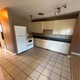 Building Photo - 578 Burnell St