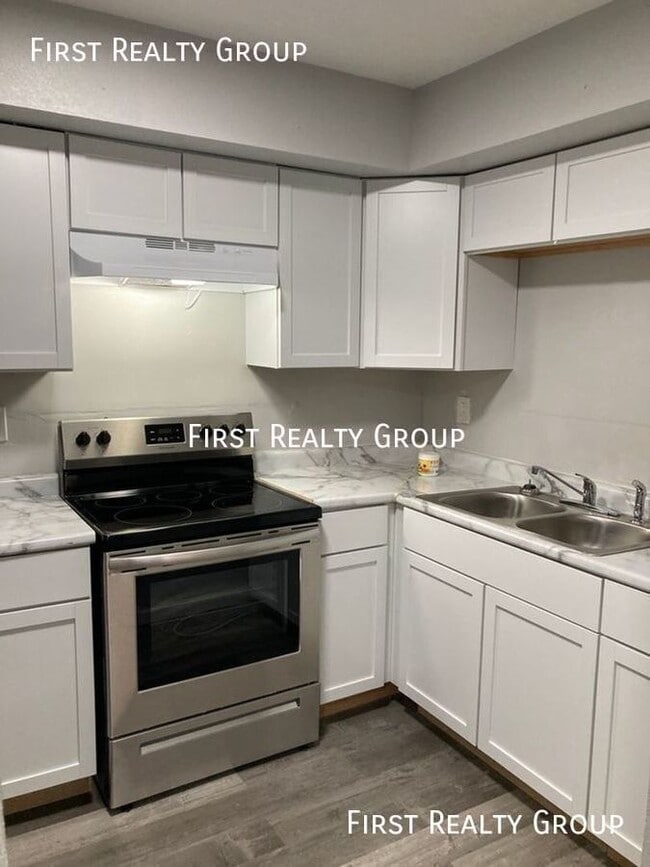 Photo - 305 N Broadway-#4 Unit #4