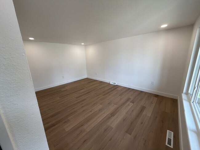Photo - 250 N 11th Ct