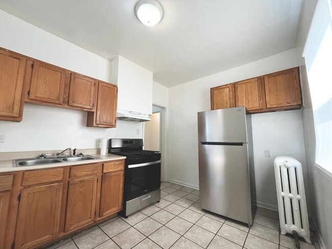 Building Photo - 307 Herkimer St Unit 2