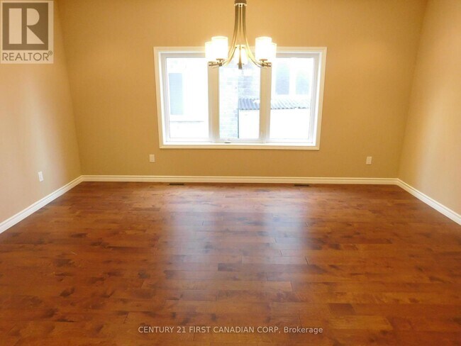 Photo - 3415 Paulpeel Ave