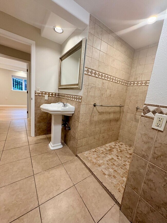 Photo - Beautifully remodeled and spacious Shoreline home-$1500 Off First Month!