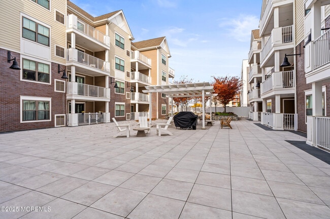 Photo - 165 Pavilion Ave Unidad 206