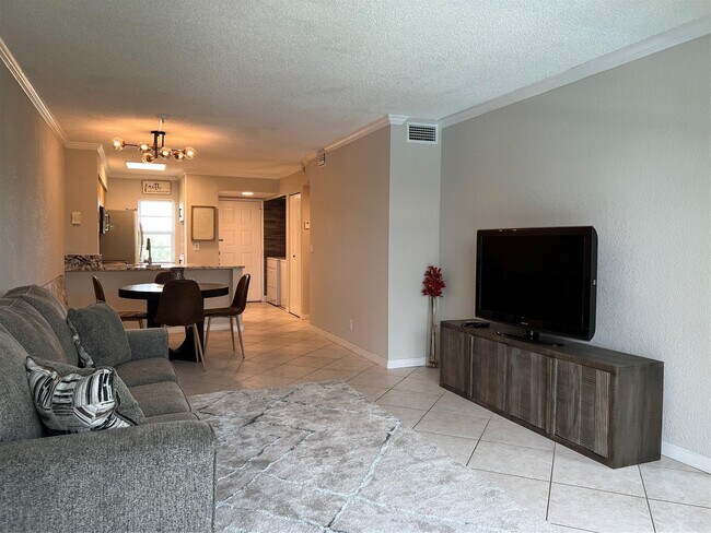 Photo - 2220 N Cypress Bend Dr Unit 301