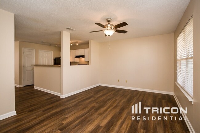 Photo - 815 Tramore Dr