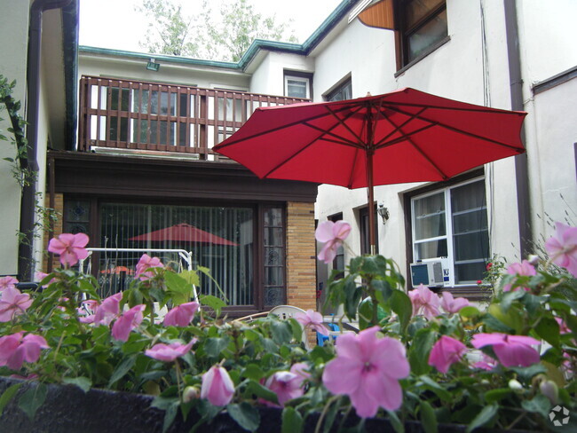 Building Photo - 1833 Kensington Ave Unit 1 Rental