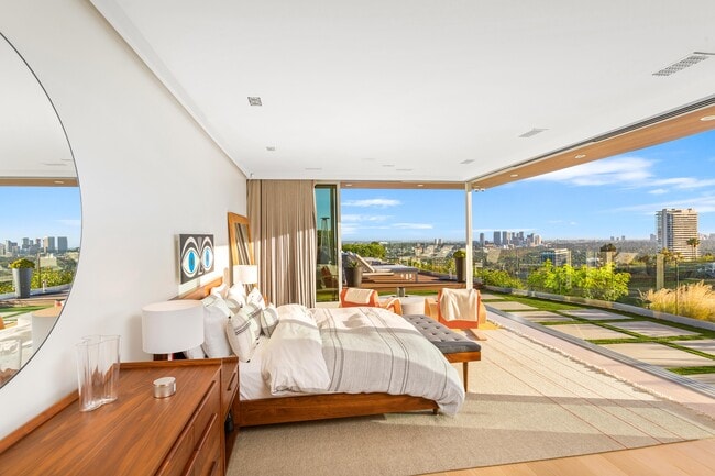 Photo - 1439 Devlin Dr