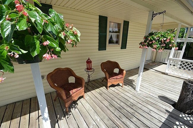 Building Photo - 135 1st St