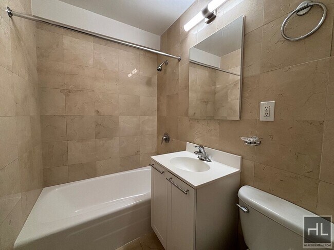 Photo - Fourth Avenue Unidad 3L