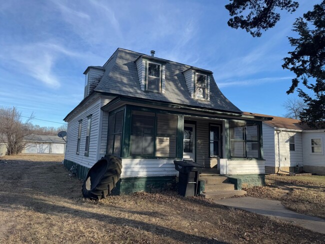 2 Bedroom 1 Bathroom House - 2 Bedroom 1 Bathroom House