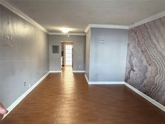 Photo - 740 11th St Unidad 3B Rental