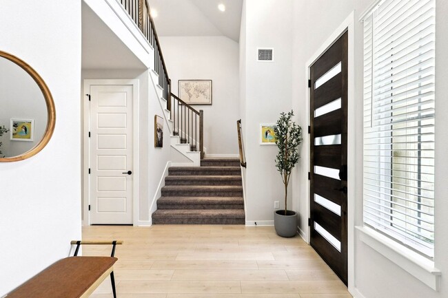 Photo - 1538 Escarpment Rd