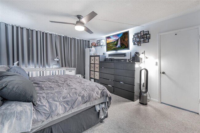 Photo - 5838 Collins Ave Condo Unit 14G
