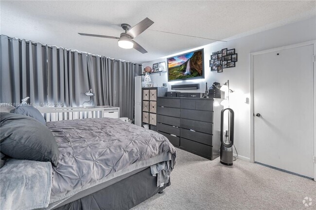 Building Photo - 5838 Collins Ave Unit 14G Rental