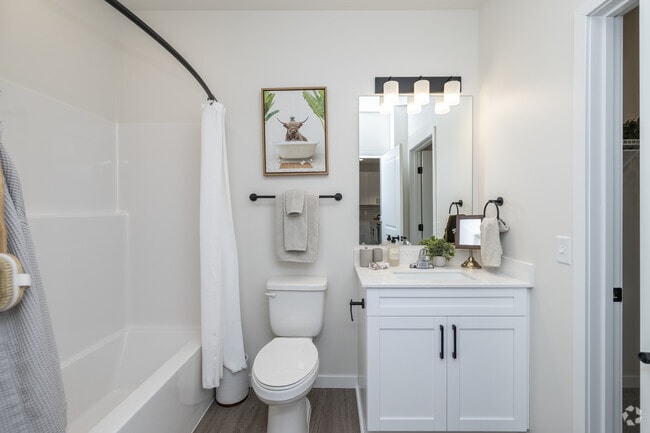 1BR, 1BA - 731SF - Bathroom - Bohemia Flats