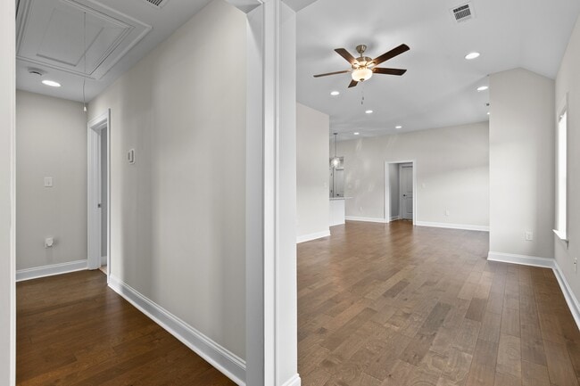 Photo - 2272 Lakeview Dr
