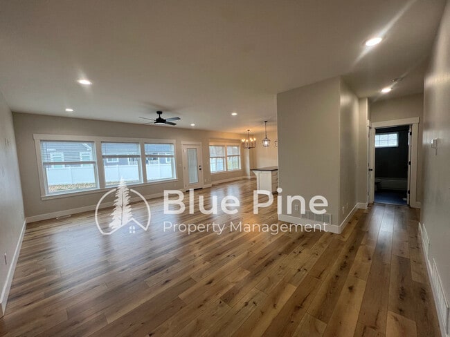 Photo - 1104 Cypress Loop