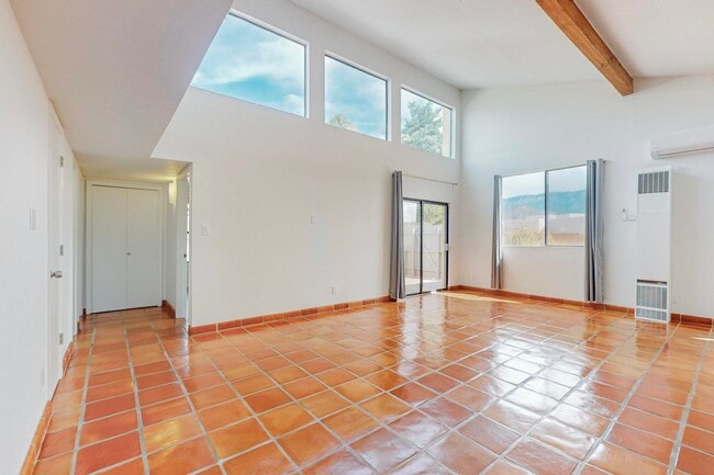 Photo - 876 Tramway Ln Ct NE