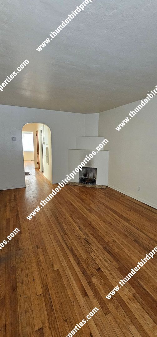 301 Yale (PG3000412)