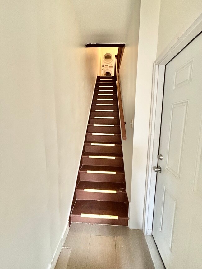 Building Photo - 1025 Mount Vernon St Unit 2