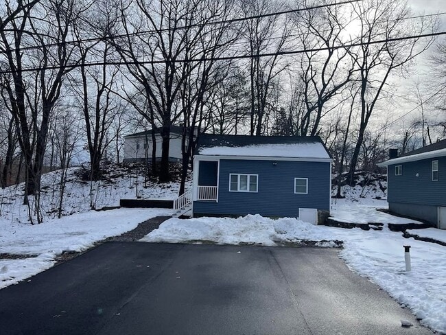 Building Photo - 8 Chamberlain Rd