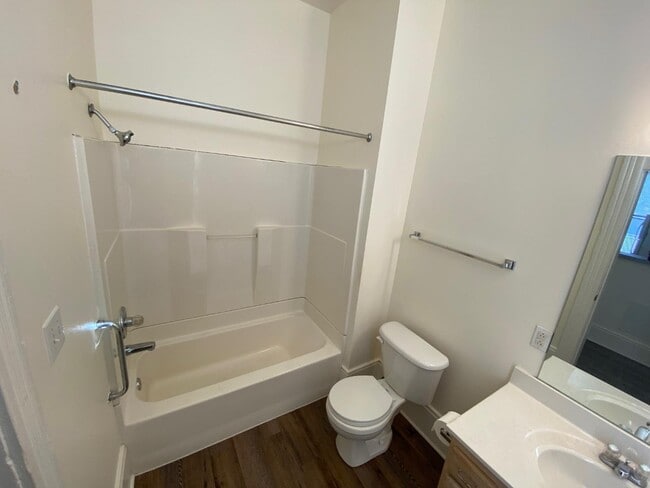 Photo - 605 Harrison St