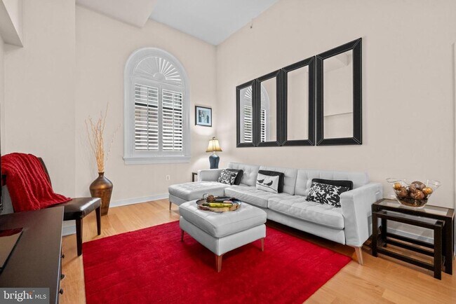 Photo - 631 D St NW Unidad 128