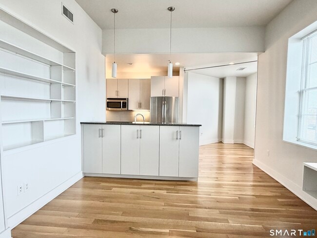 Photo - 60 Willow St Unit APT 204