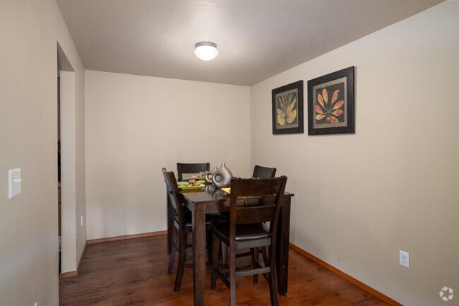 2BR, 1BA - 1,010SF - Dining Room
