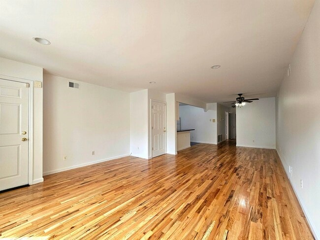 Building Photo - 113 Palisade Ave Unit 1