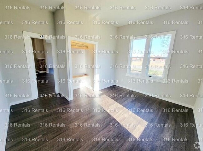 Building Photo - $1195 - 3 bed 1 bath - Single Family Home