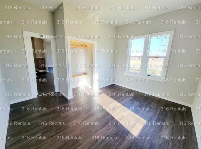 Building Photo - $1195 - 3 bed 1 bath - Single Family Home