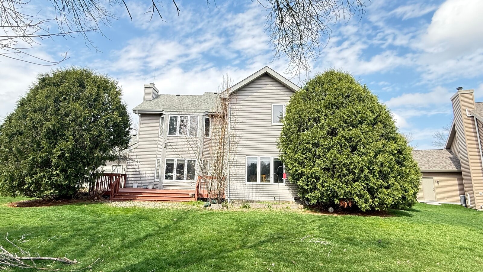 Photo - 701 Ondossagon Way