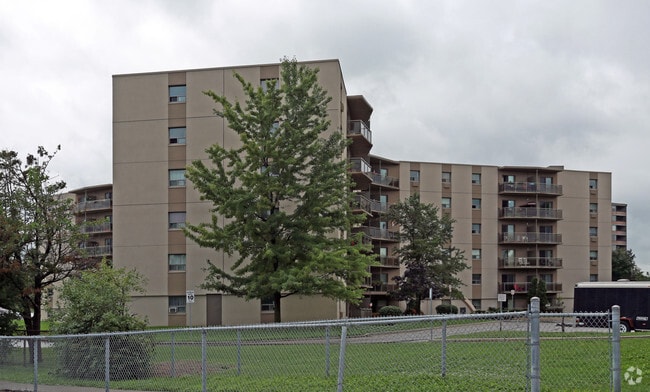 Photo - Springbank Manor