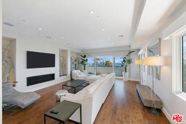 Photo - 22065 Pacific Coast Hwy Unidad 1