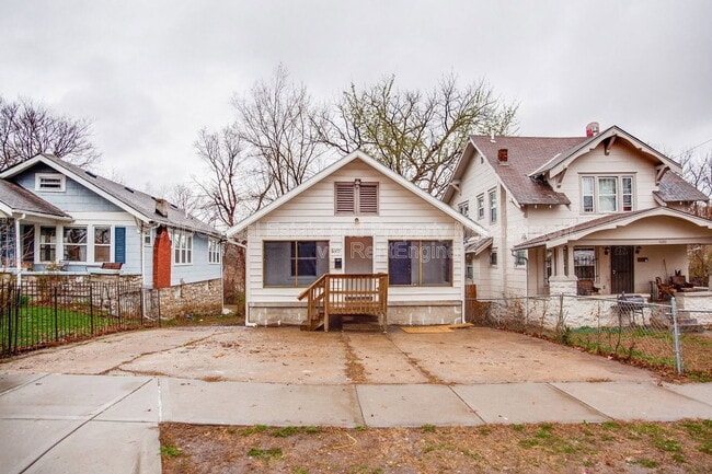 Building Photo - 5002 Euclid Ave E